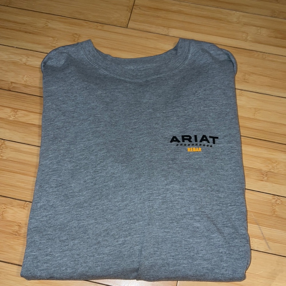 Brand new never worn Ariat shirt